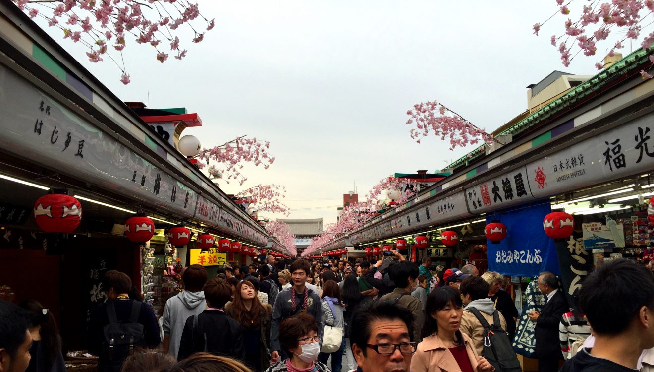 Nakamise-dori Shopping Street | Footsteps of a Dreamer