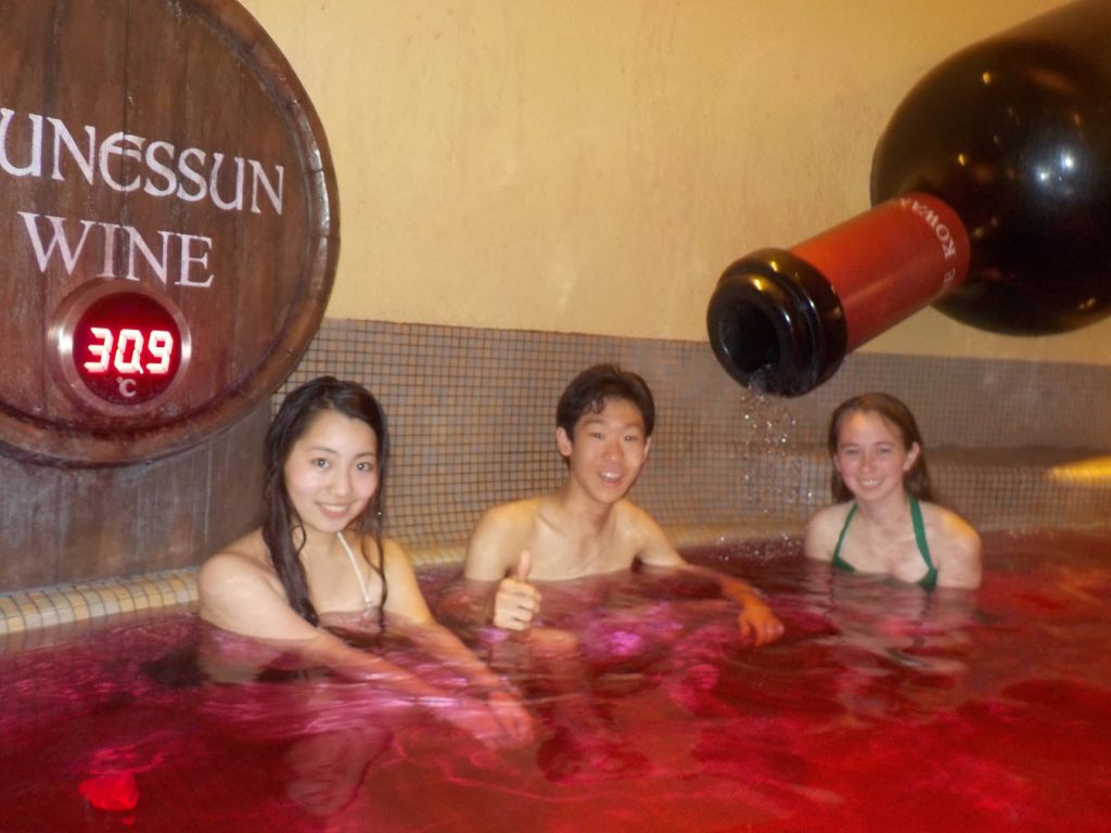 Wine Onsen at Yunessun | Footsteps of a Dreamer