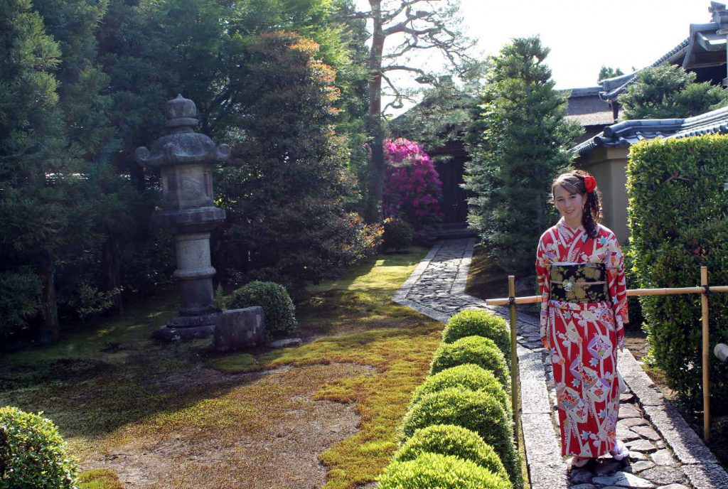 Wearing a Kimono at Daitokuji | Footsteps of a Dreamer
