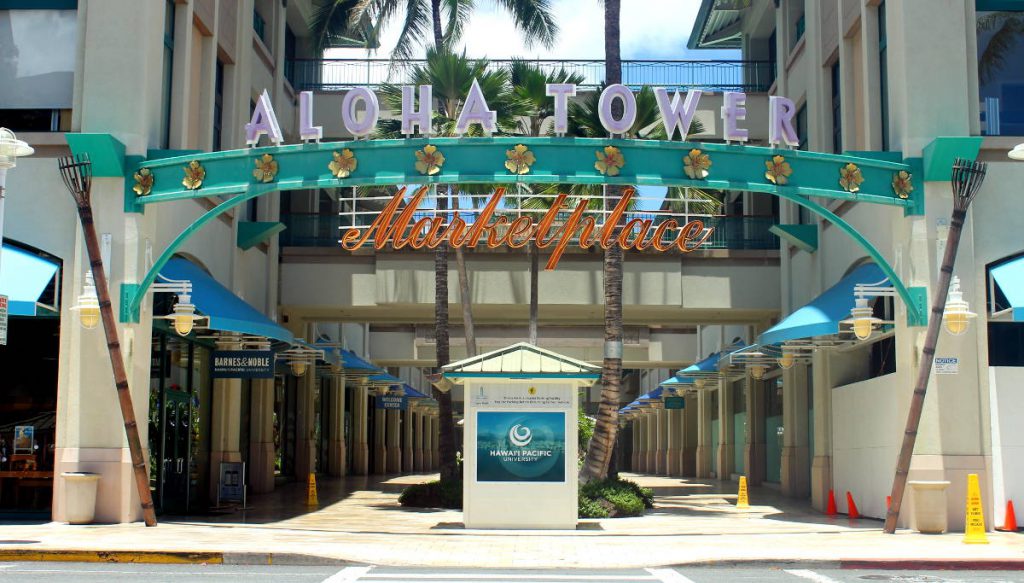 Aloha Tower | Footsteps of a Dreamer