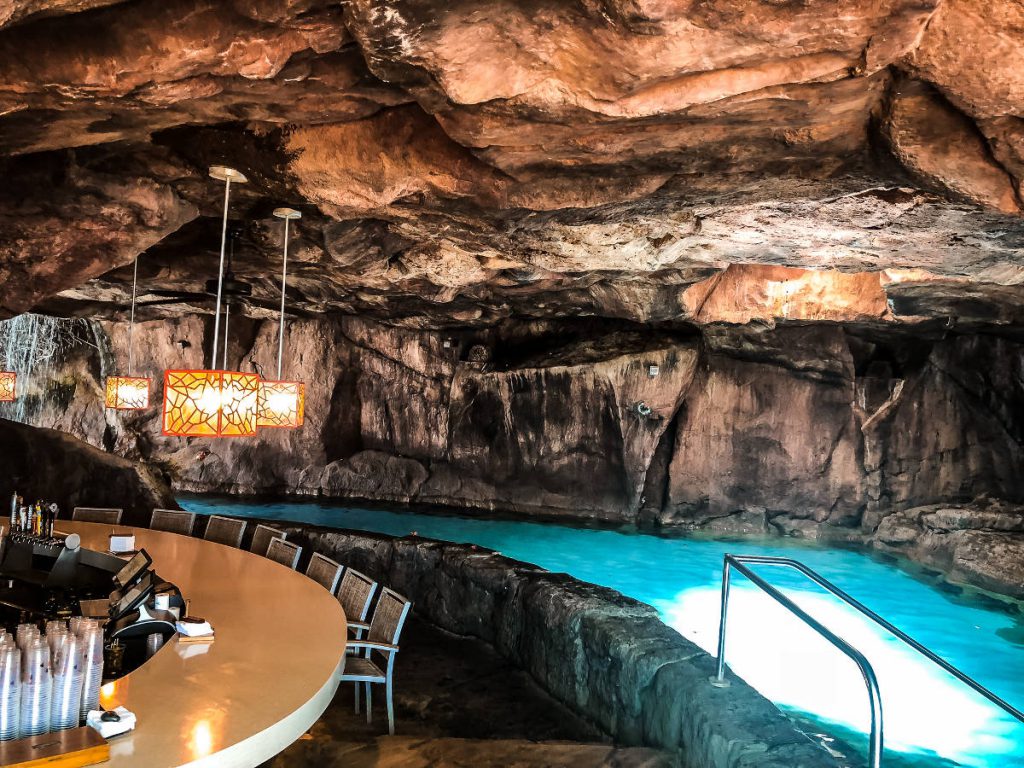 Grotto Bar Maui Hawaii | Footsteps of a Dreamer