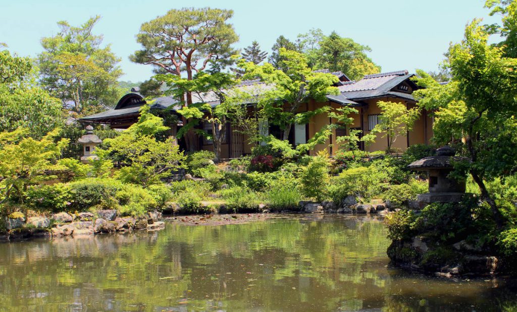 Isuien Garden | Footsteps of a Dreamer