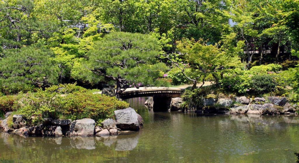 Isuien Garden | Footsteps of a Dreamer