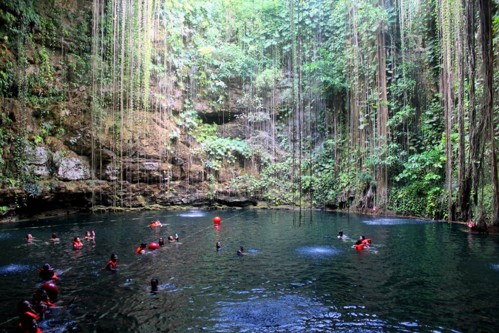 Cenote Ik Kil, Mexico